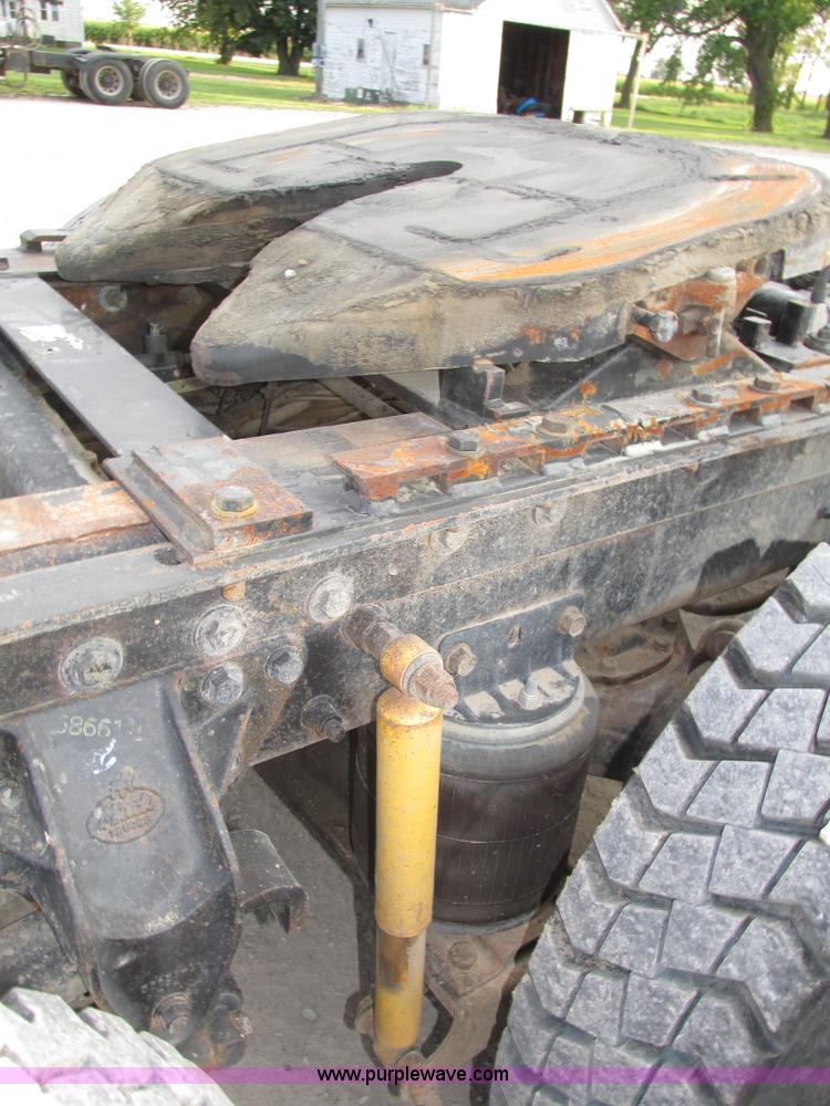 image for item H1235 2001 Mack CL713 semi truck