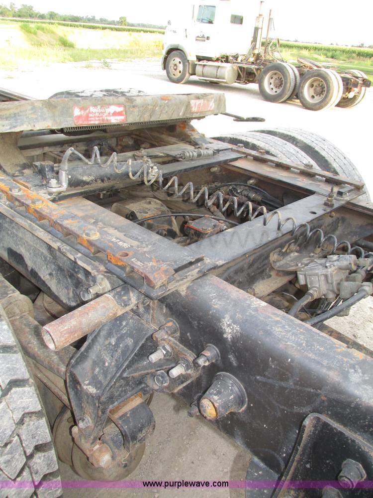 image for item H1235 2001 Mack CL713 semi truck