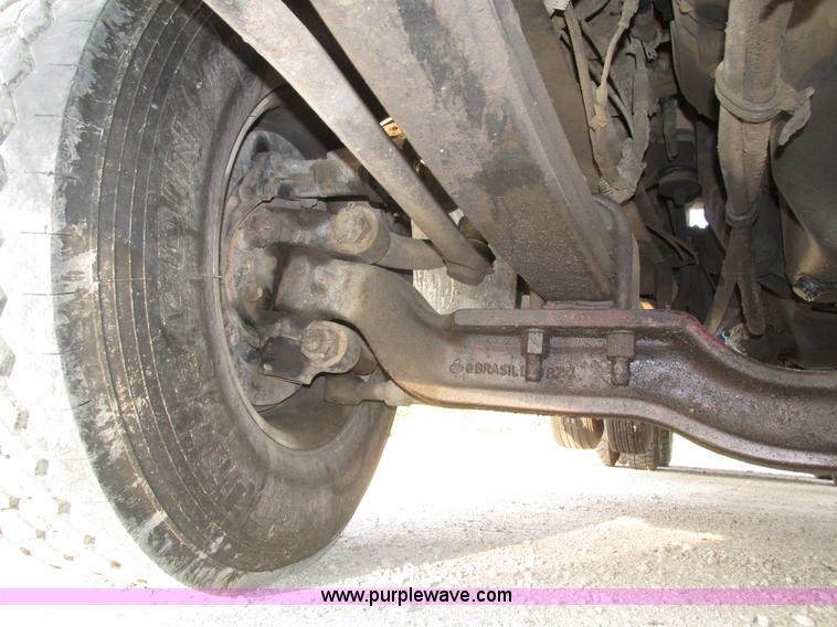 image for item H1235 2001 Mack CL713 semi truck