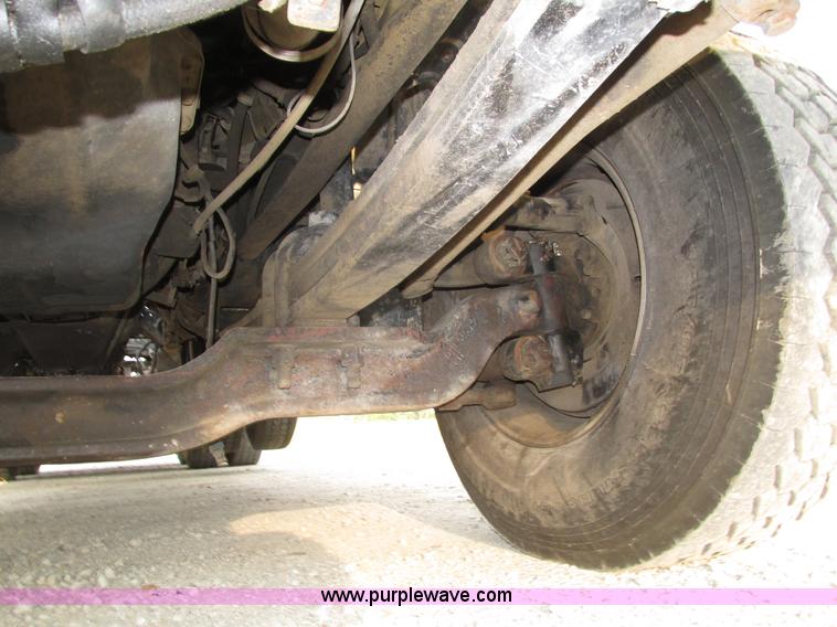 image for item H1235 2001 Mack CL713 semi truck