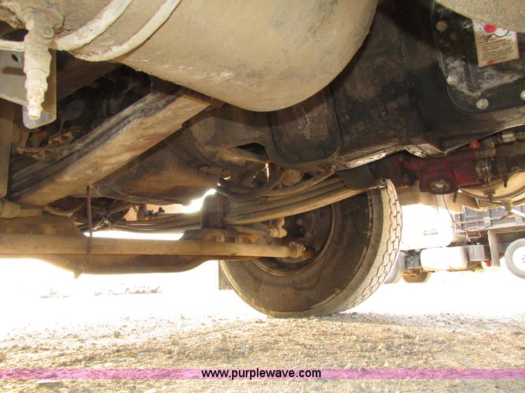 image for item H1235 2001 Mack CL713 semi truck