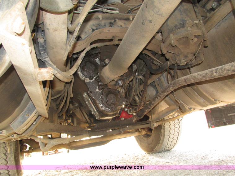 image for item H1235 2001 Mack CL713 semi truck