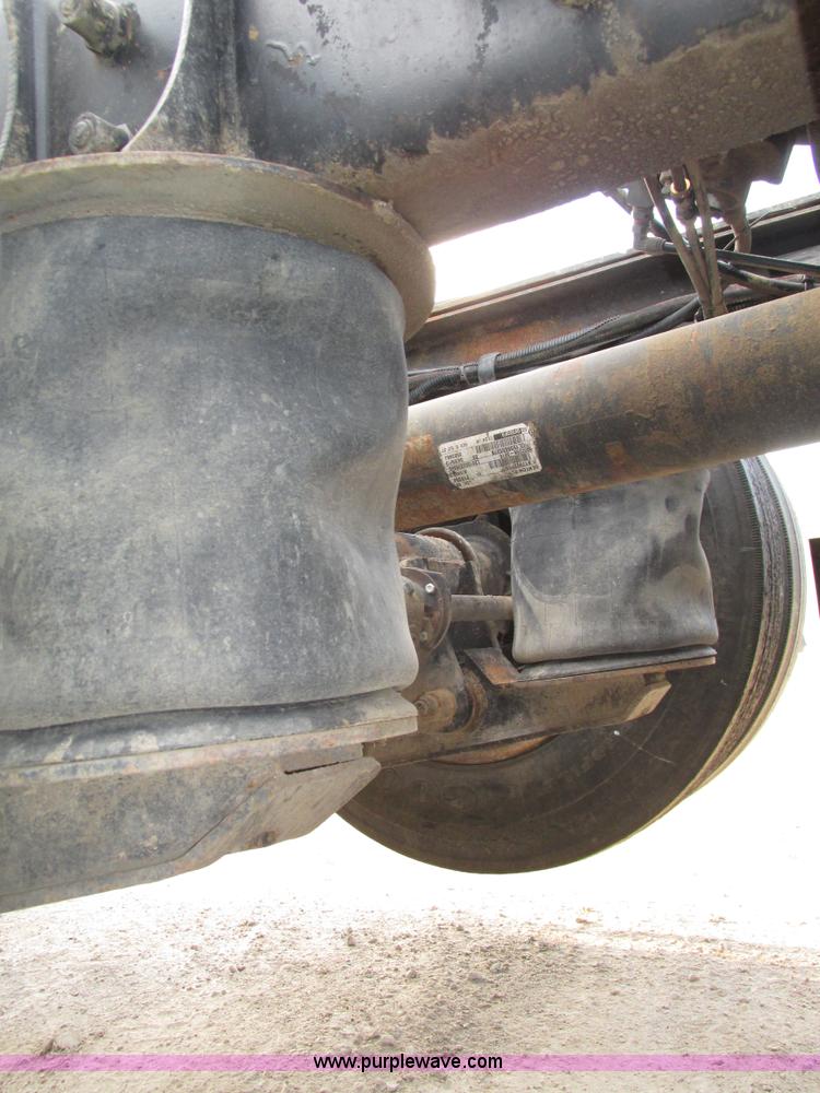 image for item H1235 2001 Mack CL713 semi truck