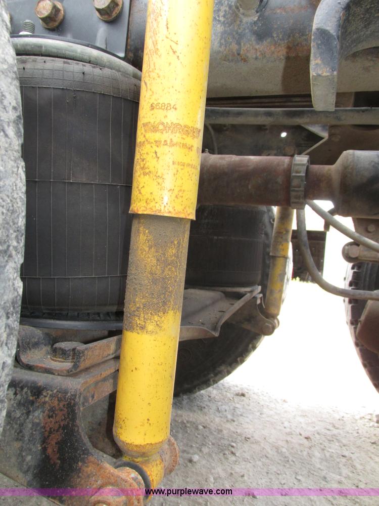 image for item H1235 2001 Mack CL713 semi truck