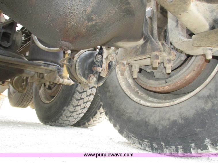 image for item H1235 2001 Mack CL713 semi truck