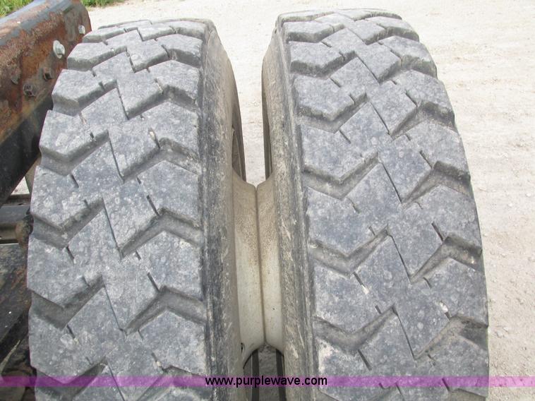 image for item H1235 2001 Mack CL713 semi truck