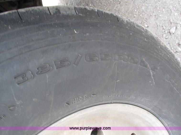 image for item H1235 2001 Mack CL713 semi truck