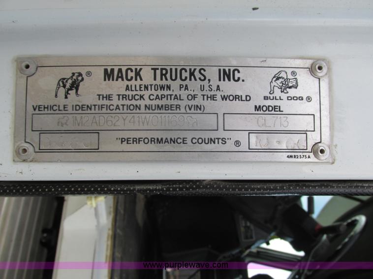 image for item H1235 2001 Mack CL713 semi truck