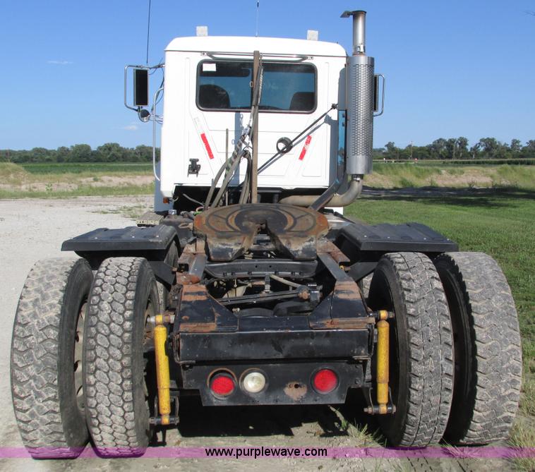 image for item H1237 2002 Mack CH613 semi truck