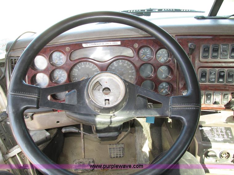 image for item H1237 2002 Mack CH613 semi truck