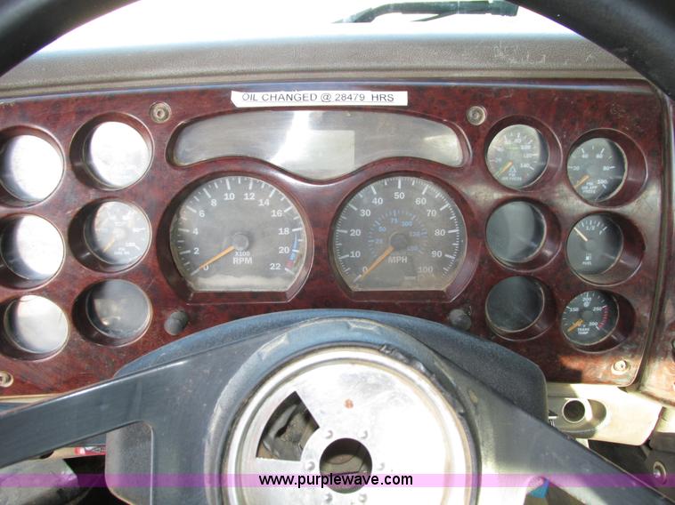 image for item H1237 2002 Mack CH613 semi truck