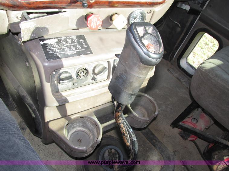 image for item H1237 2002 Mack CH613 semi truck