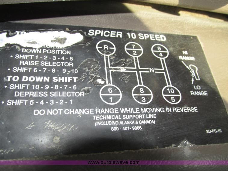 image for item H1237 2002 Mack CH613 semi truck