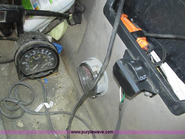 image for item H1237 2002 Mack CH613 semi truck