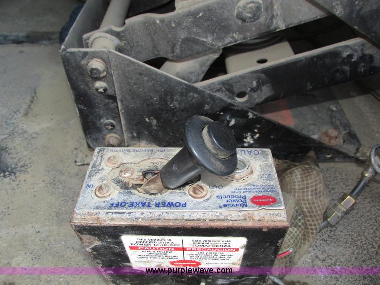 image for item H1237 2002 Mack CH613 semi truck