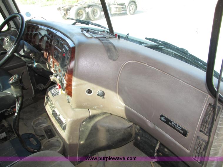 image for item H1237 2002 Mack CH613 semi truck