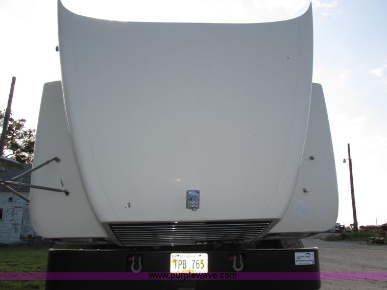 image for item H1237 2002 Mack CH613 semi truck