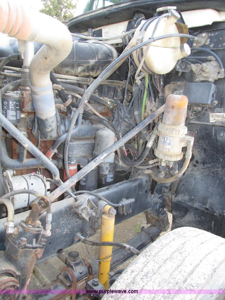 image for item H1237 2002 Mack CH613 semi truck