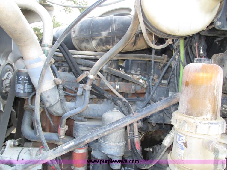 image for item H1237 2002 Mack CH613 semi truck