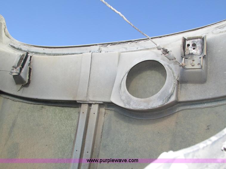 image for item H1237 2002 Mack CH613 semi truck