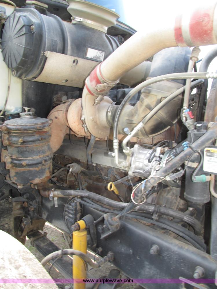 image for item H1237 2002 Mack CH613 semi truck