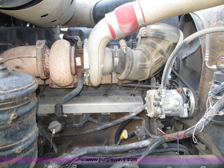 image for item H1237 2002 Mack CH613 semi truck