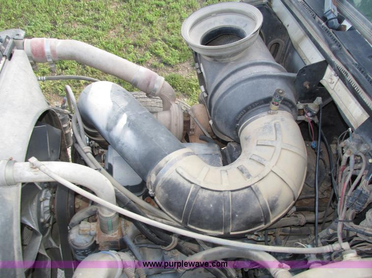 image for item H1237 2002 Mack CH613 semi truck