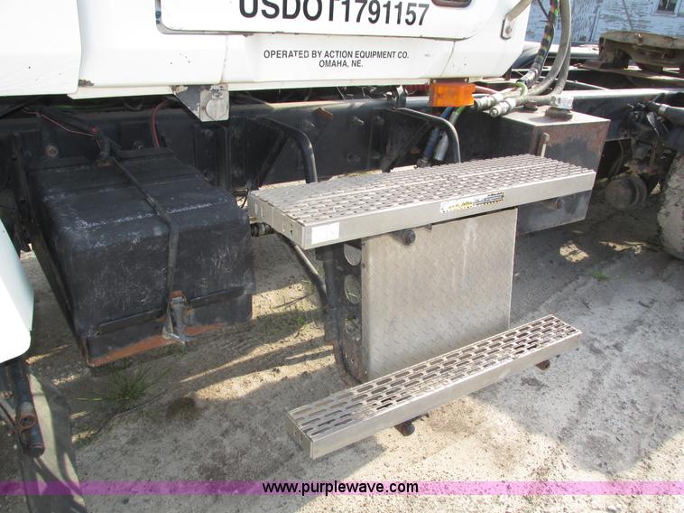 image for item H1237 2002 Mack CH613 semi truck