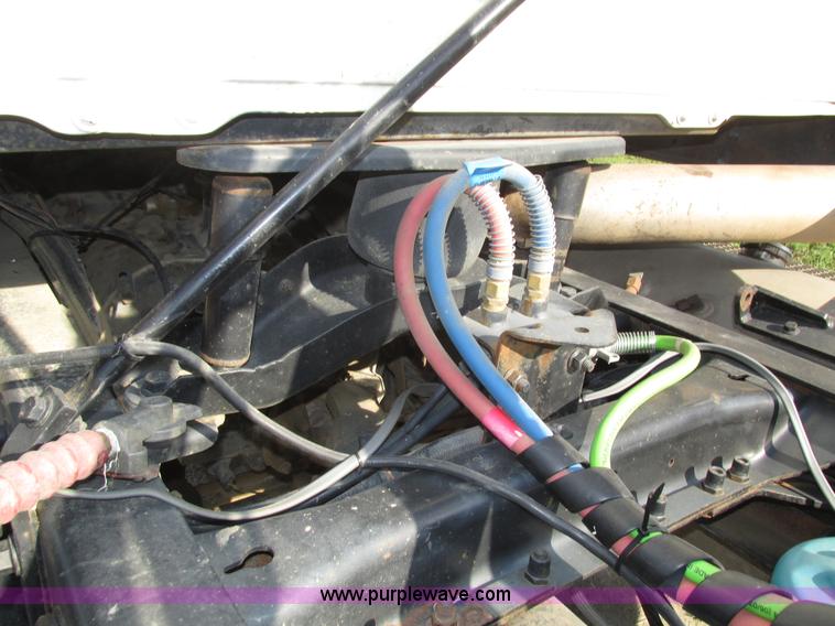 image for item H1237 2002 Mack CH613 semi truck