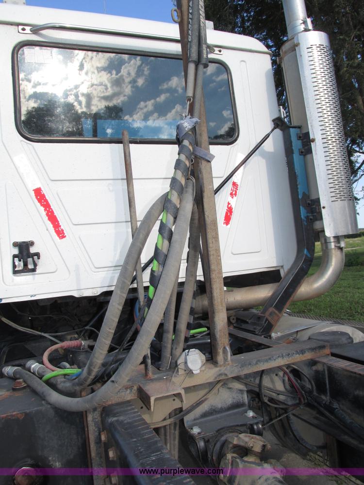 image for item H1237 2002 Mack CH613 semi truck