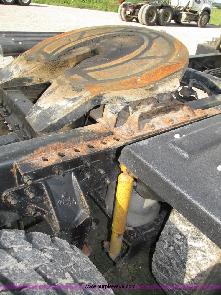 image for item H1237 2002 Mack CH613 semi truck