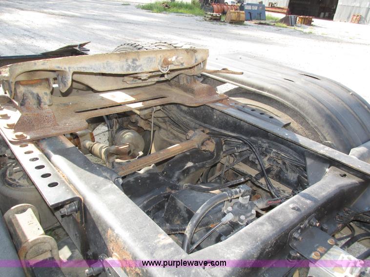 image for item H1237 2002 Mack CH613 semi truck