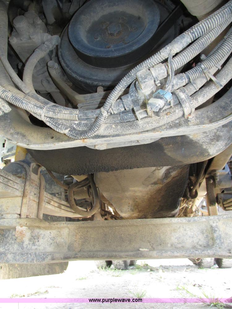 image for item H1237 2002 Mack CH613 semi truck