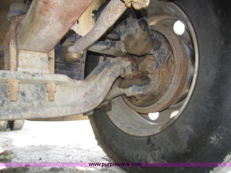 image for item H1237 2002 Mack CH613 semi truck