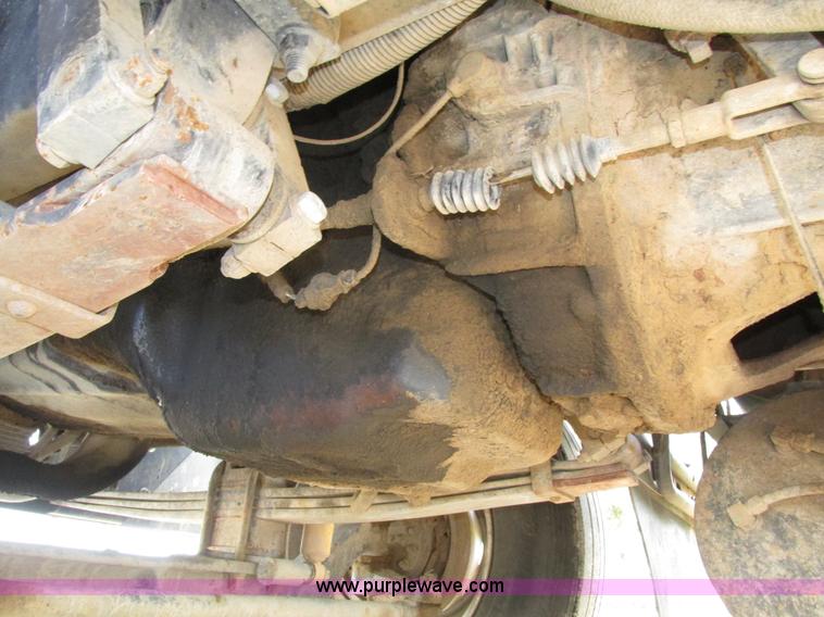 image for item H1237 2002 Mack CH613 semi truck