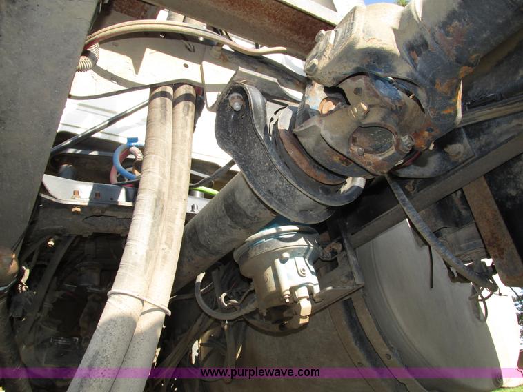 image for item H1237 2002 Mack CH613 semi truck