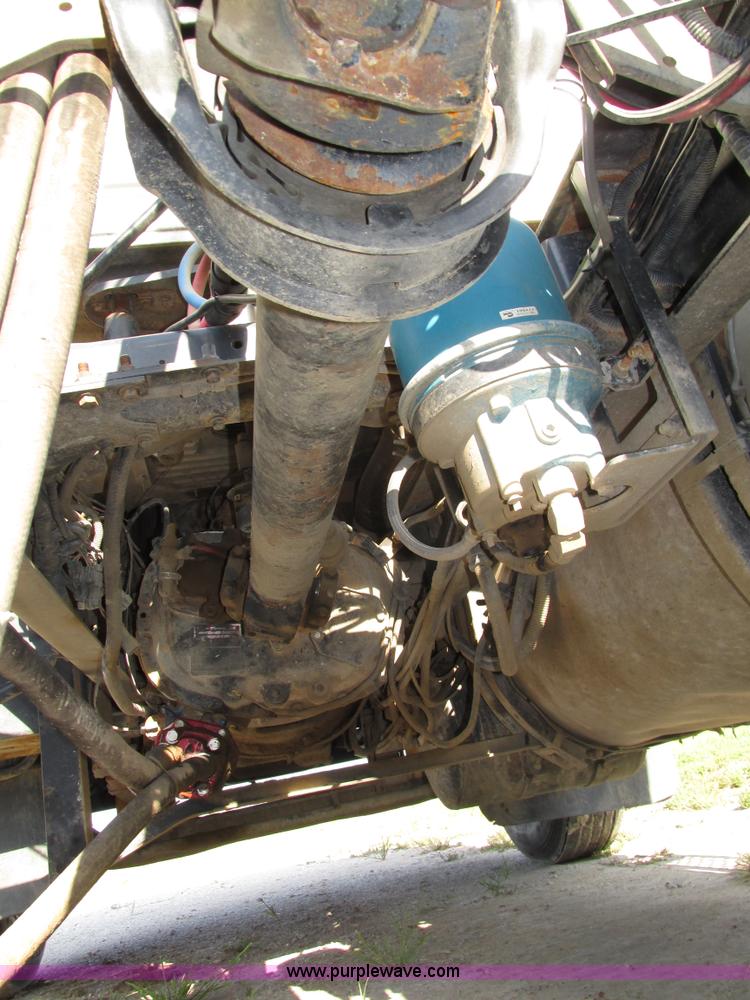 image for item H1237 2002 Mack CH613 semi truck