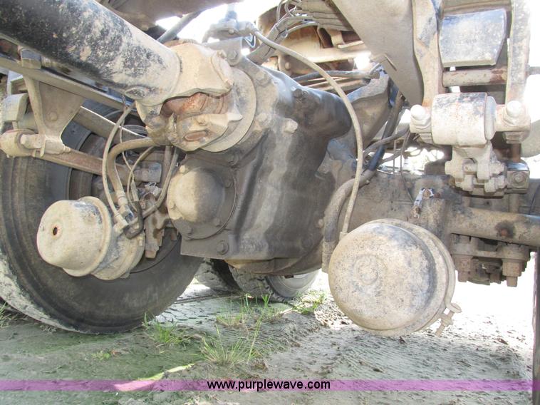 image for item H1237 2002 Mack CH613 semi truck