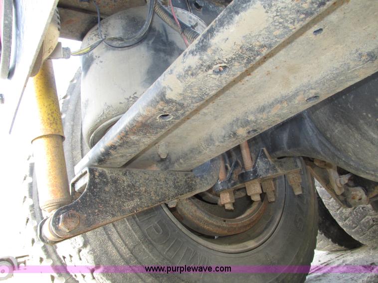 image for item H1237 2002 Mack CH613 semi truck