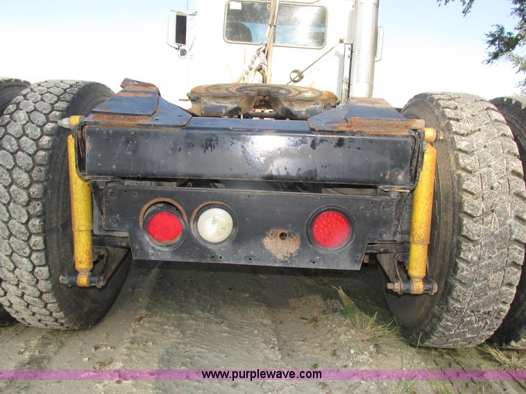 image for item H1237 2002 Mack CH613 semi truck