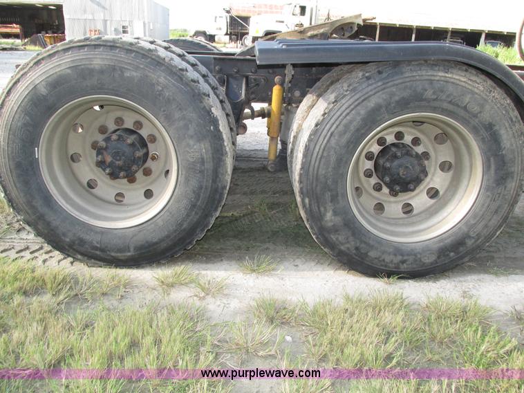 image for item H1237 2002 Mack CH613 semi truck