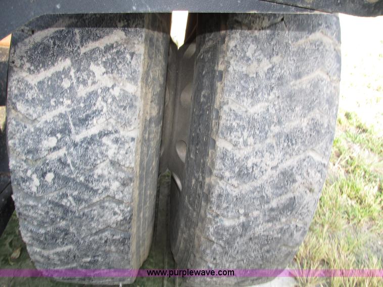 image for item H1237 2002 Mack CH613 semi truck