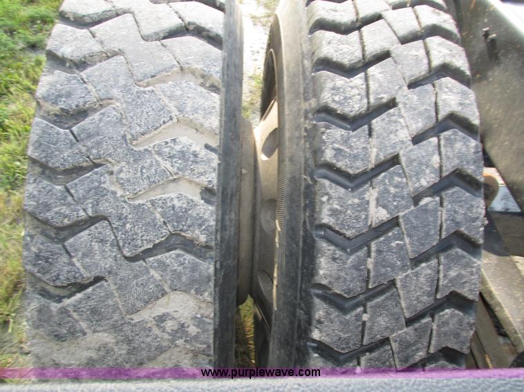 image for item H1237 2002 Mack CH613 semi truck