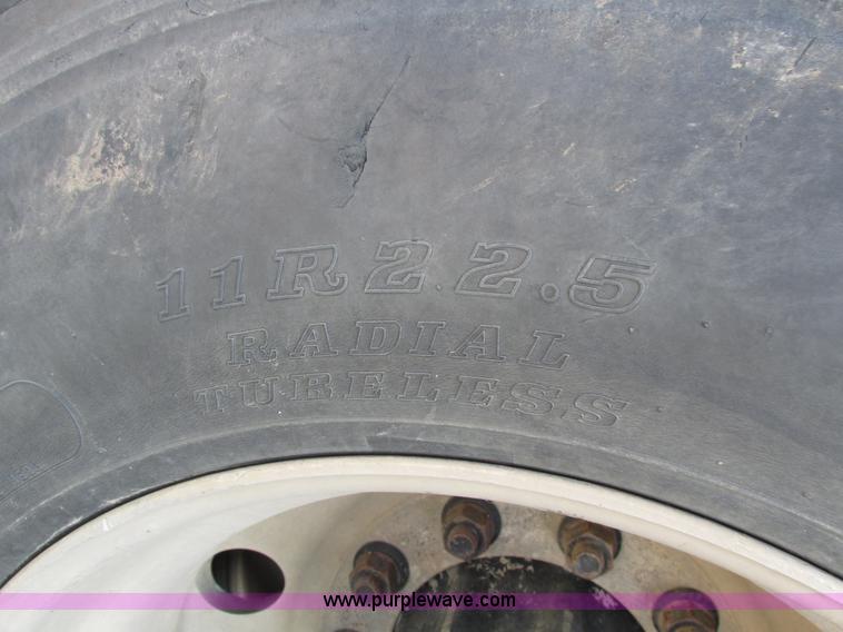 image for item H1237 2002 Mack CH613 semi truck