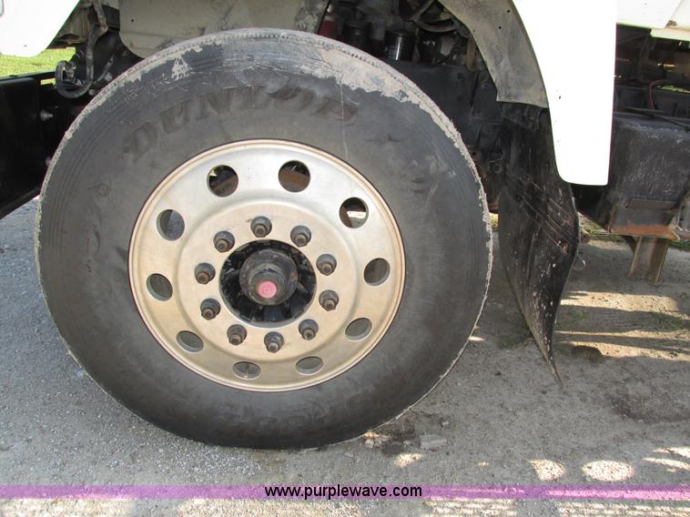 image for item H1237 2002 Mack CH613 semi truck