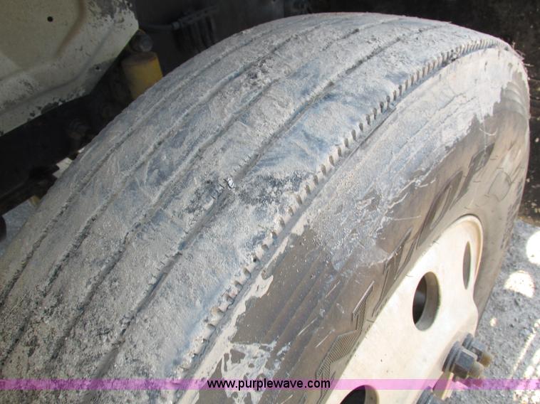 image for item H1237 2002 Mack CH613 semi truck