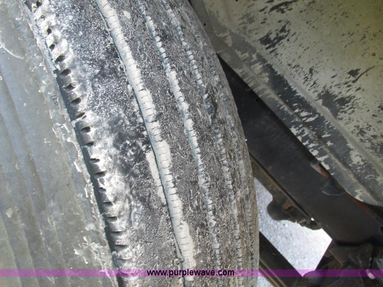 image for item H1237 2002 Mack CH613 semi truck