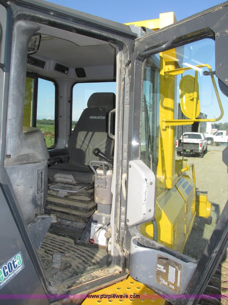 image for item H1240 2007 Komatsu D61EX-15 dozer