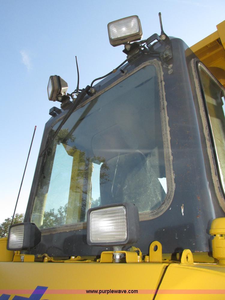 image for item H1240 2007 Komatsu D61EX-15 dozer