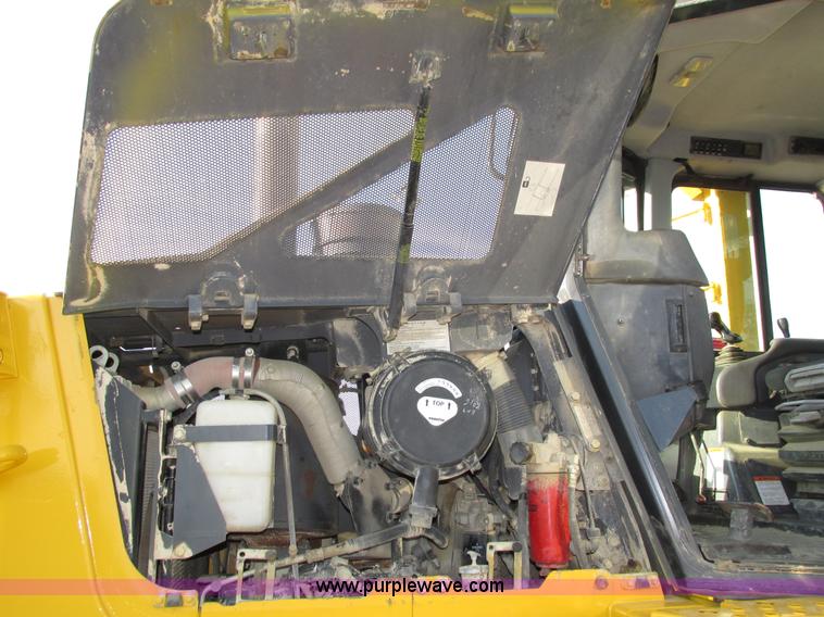 image for item H1240 2007 Komatsu D61EX-15 dozer